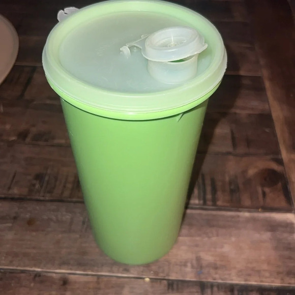 Two Pieces of Cool Ass Vintage Tupperware! Quart Pitcher  and Chip / Dip Tray - Picture 7 of 11